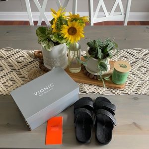 Brand New Vionic Black 8.5 Sandals